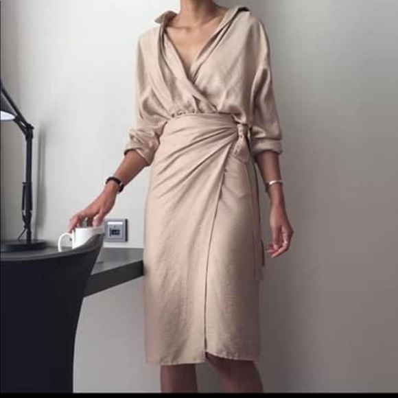 Dresses & Skirts - 🎈🧨💗Host Pick ☄️🧨 Beige elegant wrap dress